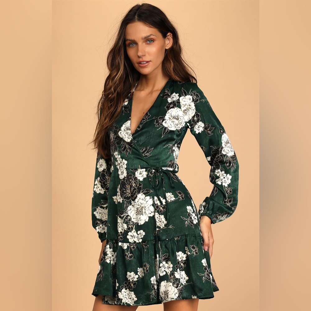 Lulus So Splendid Dark Green Floral Satin Long Sleeve Wrap Dress (NWT) small